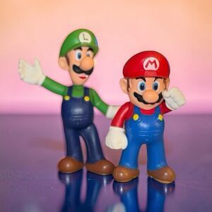 Nintendo Super Mario Bros Mario & Luigi Figures 2.5”3” B21